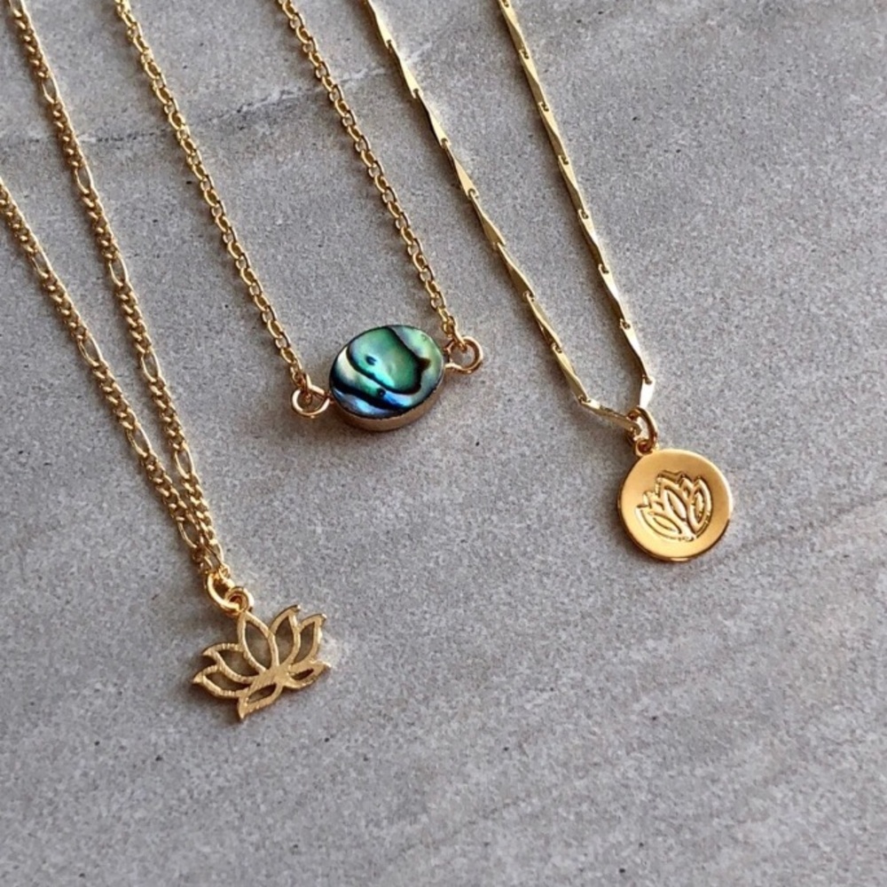 Last 1! 🌟Lotus Dainty Gold Necklace - Picture 2 of 5